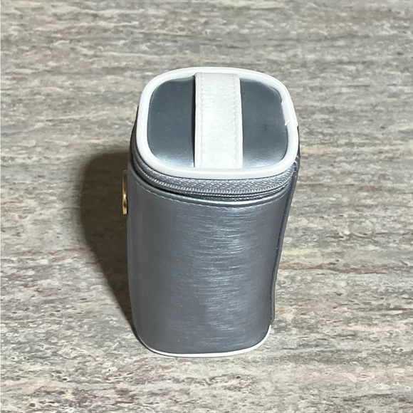 New Christian Dior 4-piece skincare bundle set with cosmetic bag - Picture 16 of 16